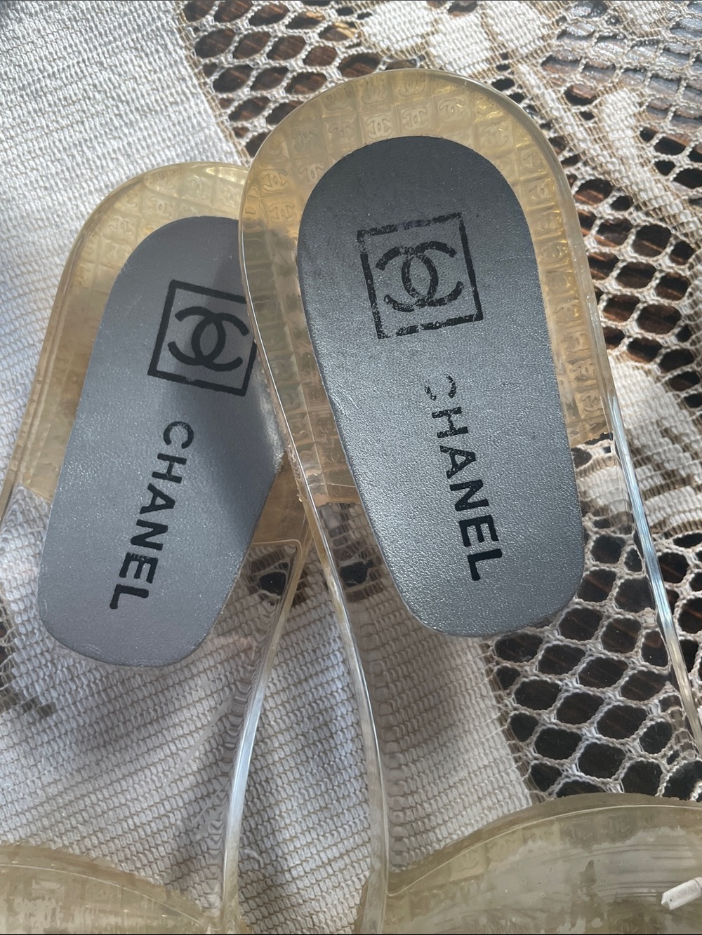 CHANEL Translucent Tan and Clear Interlocking CC Jelly Slide Sandals - Picture 3 of 9